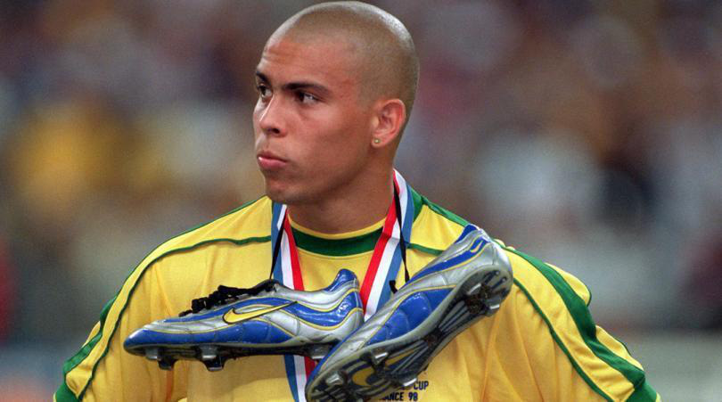 10 năm hậu giải nghệ, “Người ngoài hành tinh” Ronaldo sống như... vua chúa - Ảnh 1.
