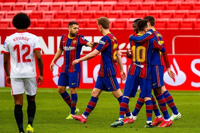 Messi giúp Barca hạ Sevilla, HLV Koeman bật mí về &quot;hệ thống mạo hiểm&quot; - Ảnh 1.