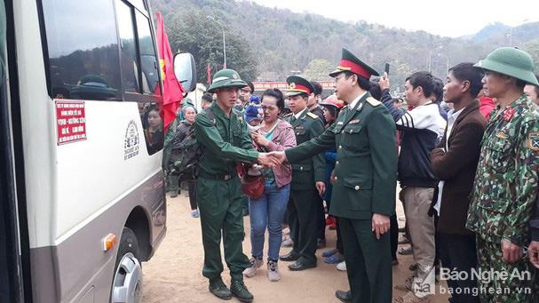 Chàng trai người Mông viết đơn tình nguyện lên đường nhập ngũ - Ảnh 2.