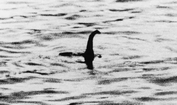 Bí ẩn quái vật hồ Loch Ness: Vì sao nhiều người thấy mà không thể bắt? - Ảnh 1.