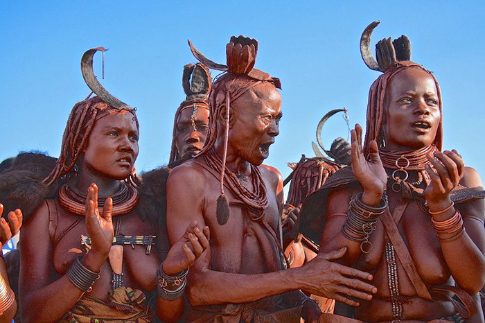 Lạ kỳ bộ lạc Himba với những phụ nữ chỉ tắm nước một lần trước khi cưới - Ảnh 8.