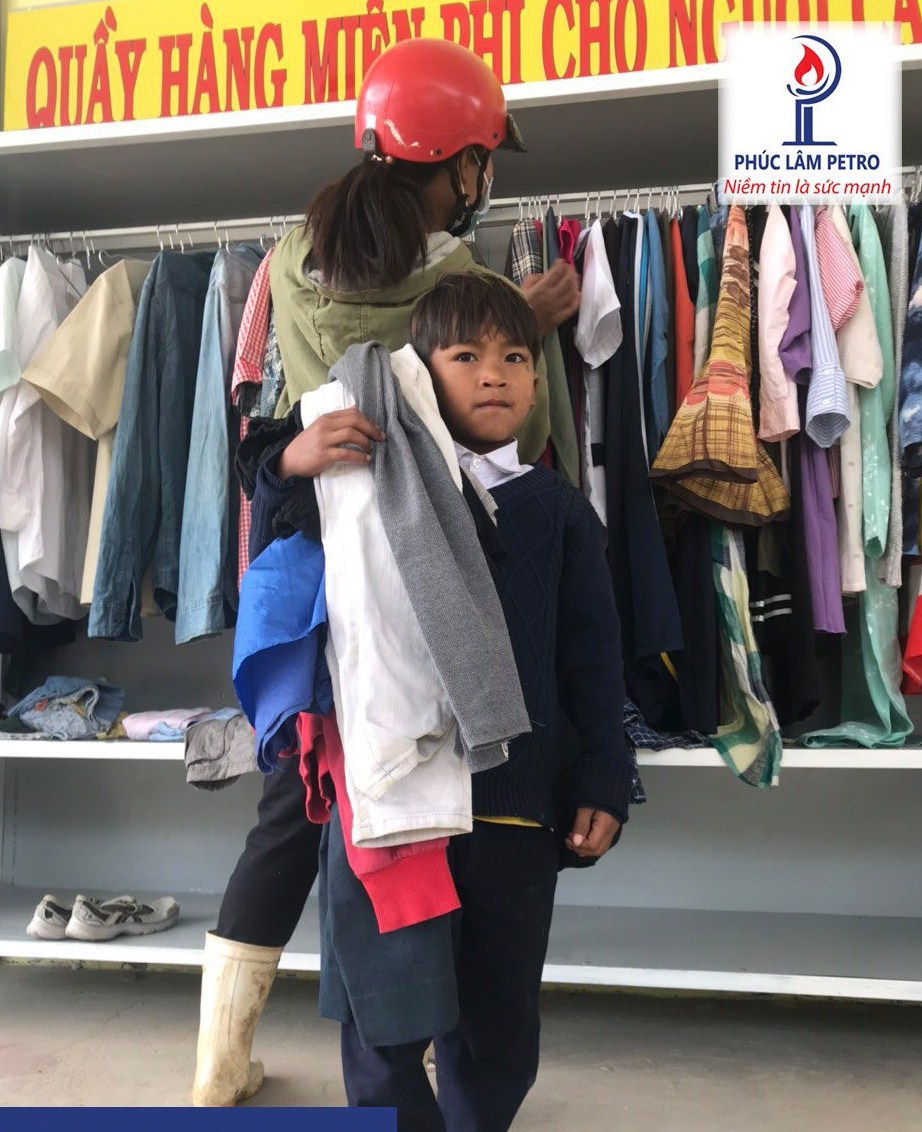 Nhân rộng Tủ quần áo miễn phí cho người nghèo ở Lâm Đồng, Bình Phước - Ảnh 2.