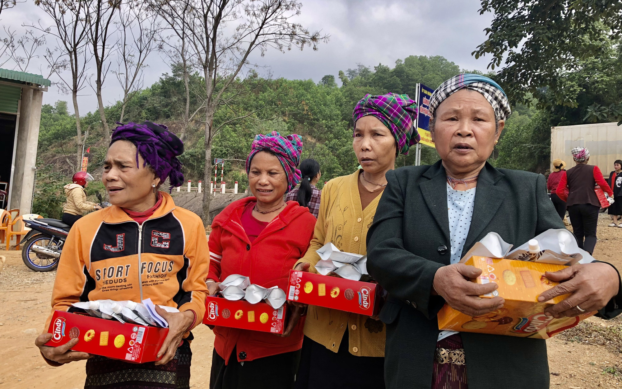 Tết sẻ chia nơi biên giới Việt - Lào