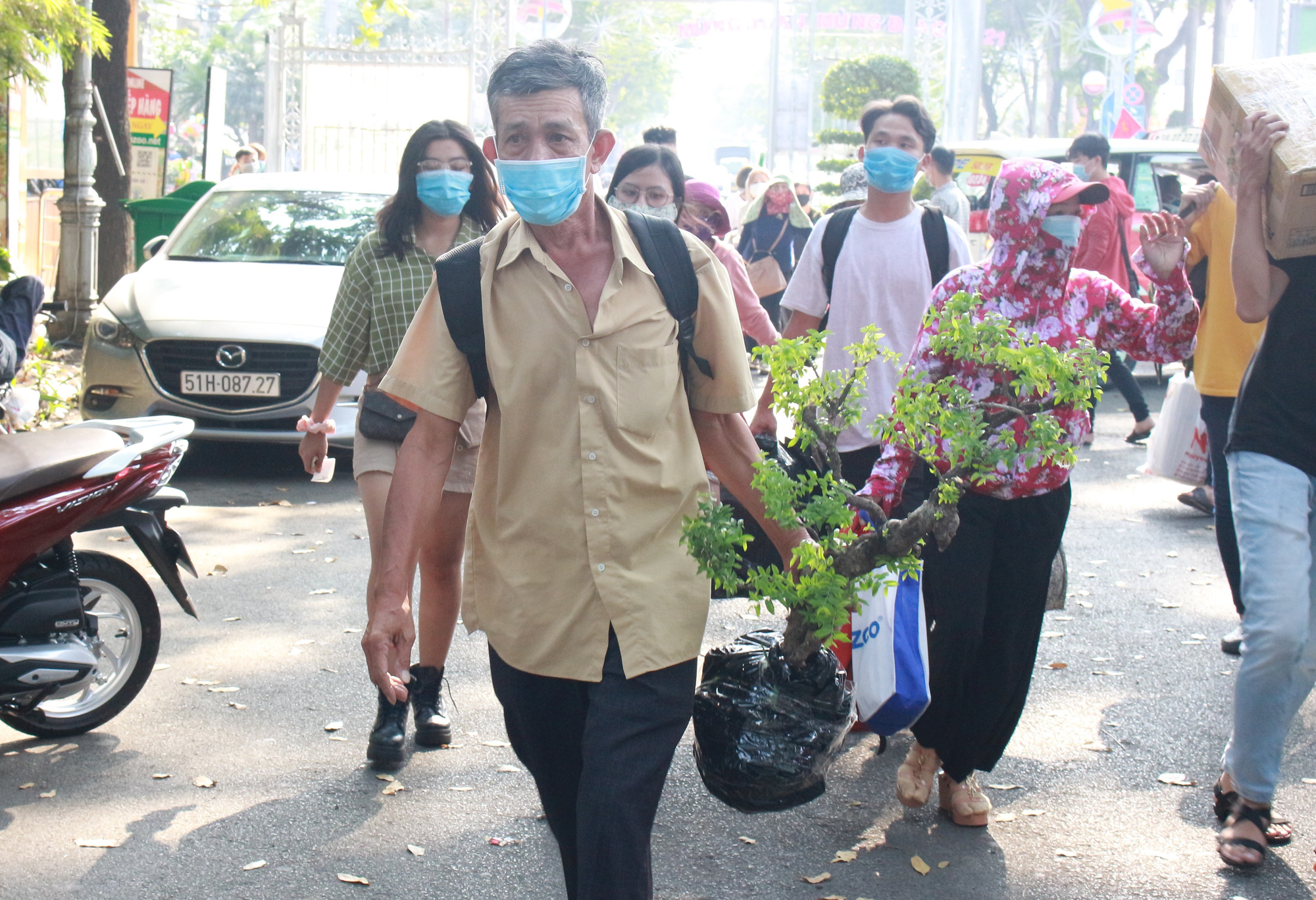 &quot;Chuyến xe nghĩa tình&quot; chính thức lăn bánh, đưa gần 1.000 người lao động về quê đón Tết - Ảnh 1.