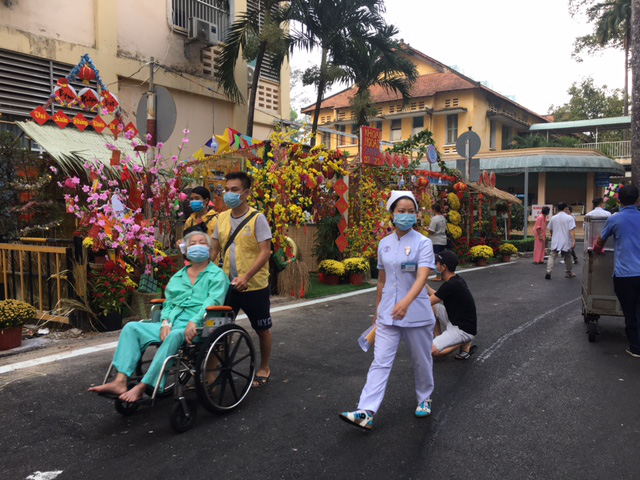 TP.HCM: Náo nức đường hoa đón Tết trong bệnh viện trăm tuổi - Ảnh 5.