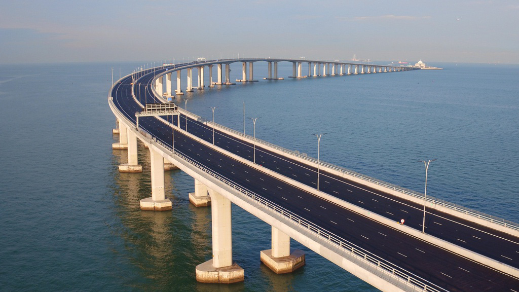 Loạt cây cầu được xây dựng với giá hàng tỷ USD - Ảnh 9.