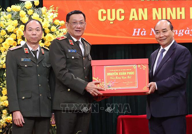 Thủ tướng Nguyễn Xuân Phúc thăm và chúc Tết cán bộ, chiến sỹ Cục An ninh nội địa - Ảnh 4.