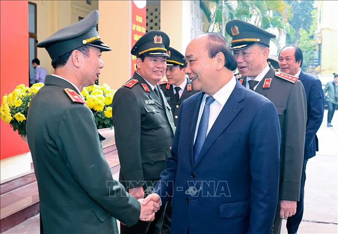 Thủ tướng Nguyễn Xuân Phúc thăm và chúc Tết cán bộ, chiến sỹ Cục An ninh nội địa - Ảnh 1.