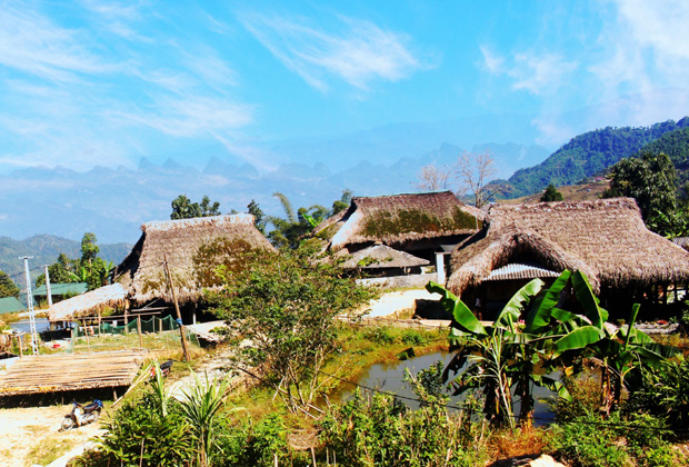 Hà Giang: Làng quê này đẹp như một miền cổ tích ẩn mình dưới chân núi Tây Côn Lĩnh - Ảnh 1.