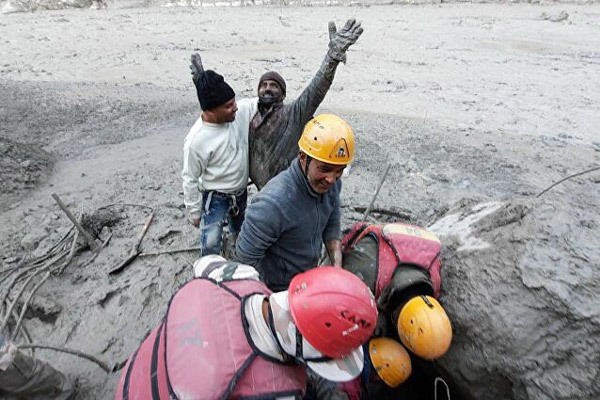 Lực lượng cứu hộ Ấn Độ tìm kiếm những người sống sót sau thảm họa sông băng - Ảnh 5.