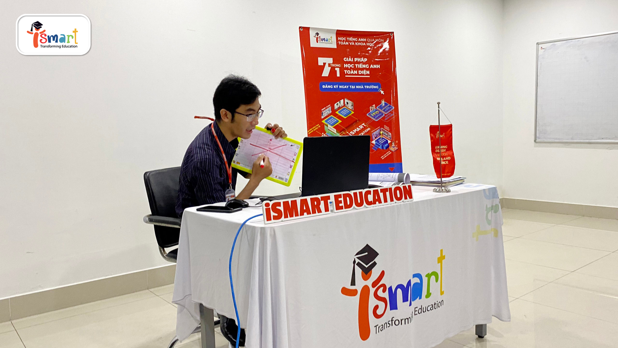 iSMART Education chính thức khởi động cuộc thi Con vui học  Bố mẹ đồng  hành