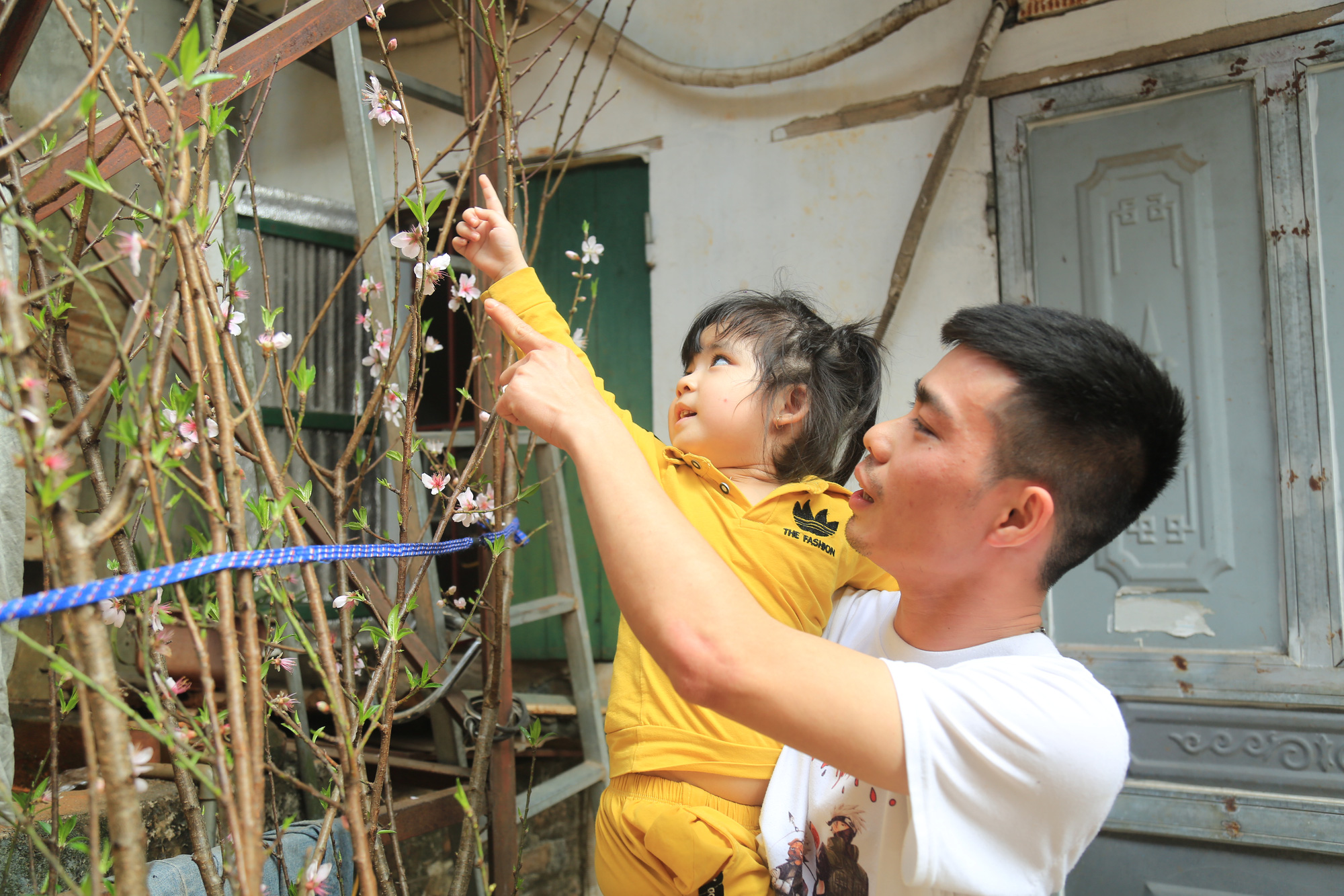 Nhói lòng những công nhân đón Tết xa quê: ‘Trông chờ cả năm để về nhưng vì dịch Covid-19 nên phải ở lại’ - Ảnh 5.