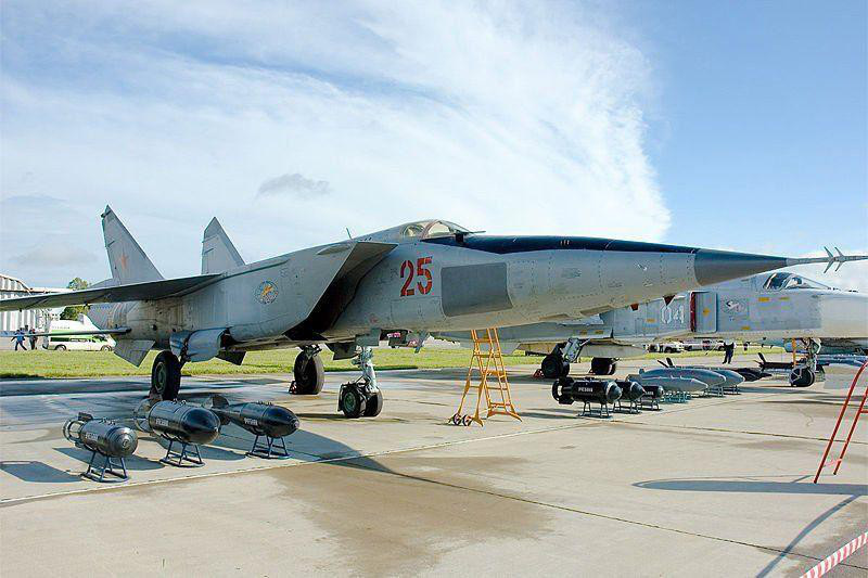 MiG-25 Liên Xô trốn sang Nhật (kỳ 3): Siêu tiêm kích khiến phương Tây “đứng ngồi không yên” - Ảnh 13.