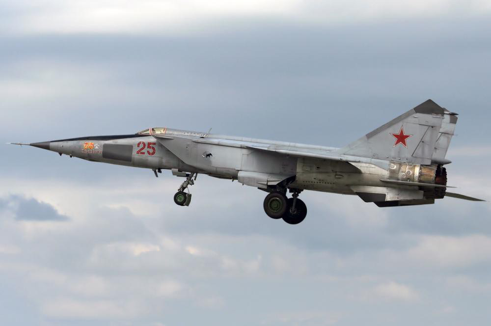 MiG-25 Liên Xô trốn sang Nhật (kỳ 3): Siêu tiêm kích khiến phương Tây “đứng ngồi không yên” - Ảnh 15.