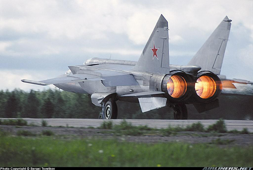 MiG-25 Liên Xô trốn sang Nhật (kỳ 3): Siêu tiêm kích khiến phương Tây “đứng ngồi không yên” - Ảnh 4.