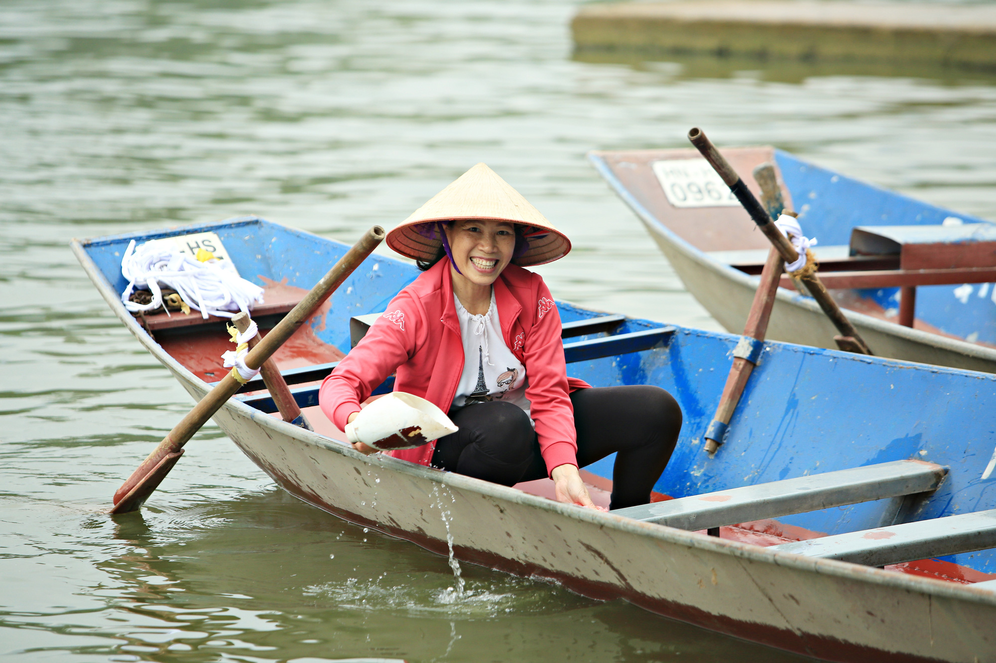 Người dân chùa Hương sung sướng trước ngày mở cửa đón khách: “Với chúng tôi giờ mới thực sự là Tết” - Ảnh 2.