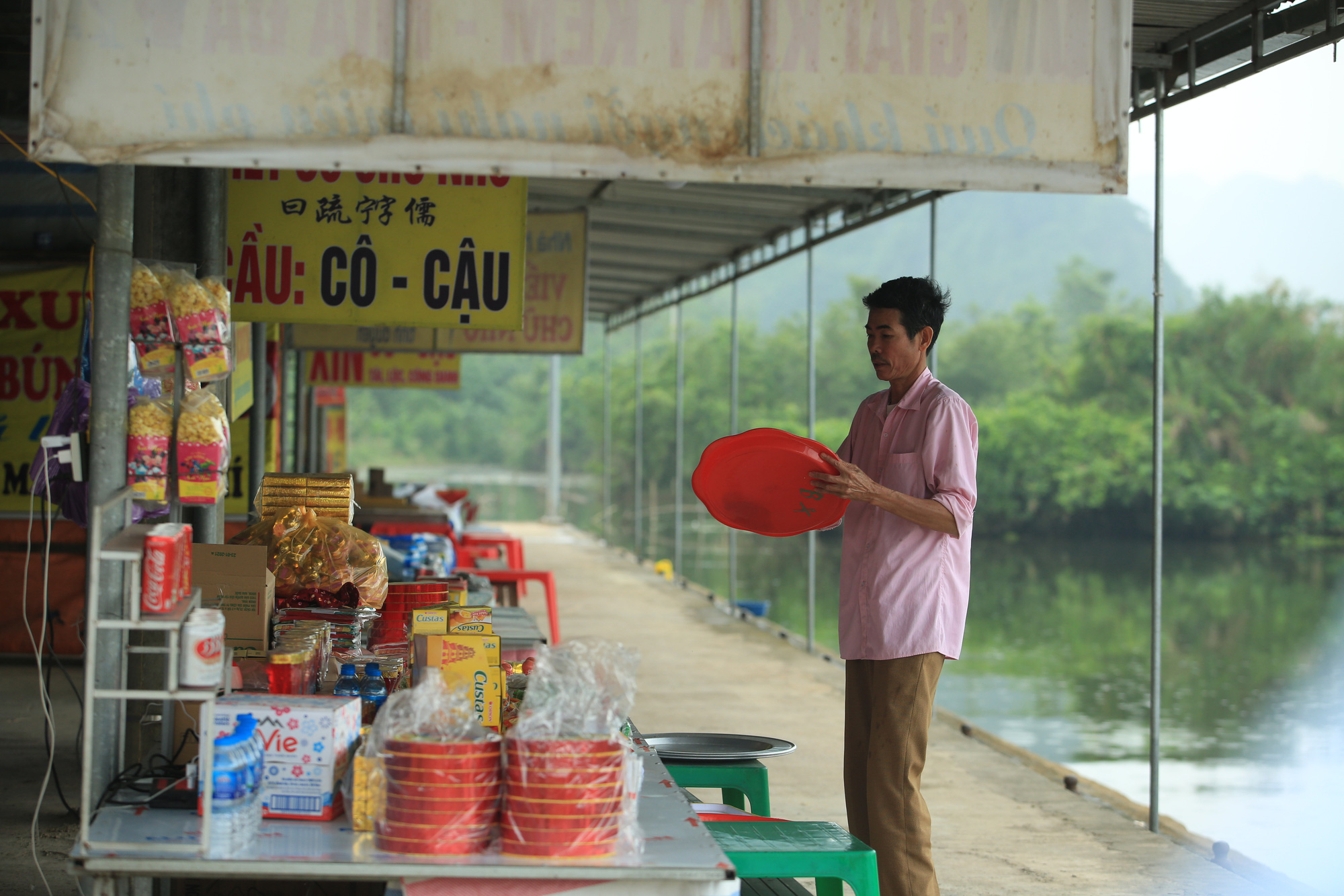 Người dân chùa Hương sung sướng trước ngày mở cửa đón khách: “Với chúng tôi giờ mới thực sự là Tết” - Ảnh 5.