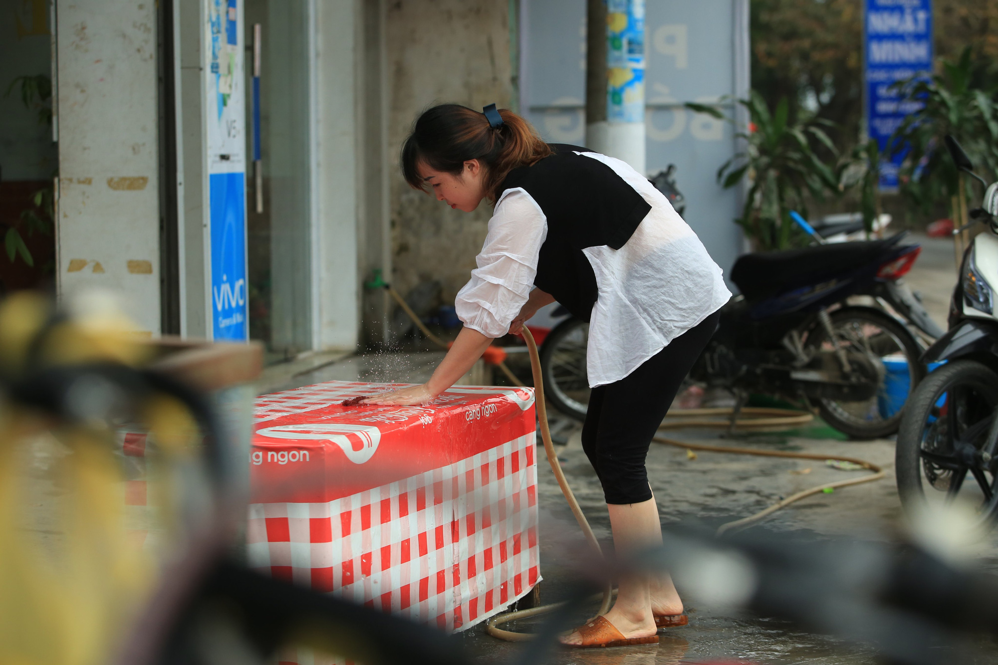 Người dân chùa Hương sung sướng trước ngày mở cửa đón khách: “Với chúng tôi giờ mới thực sự là Tết” - Ảnh 4.