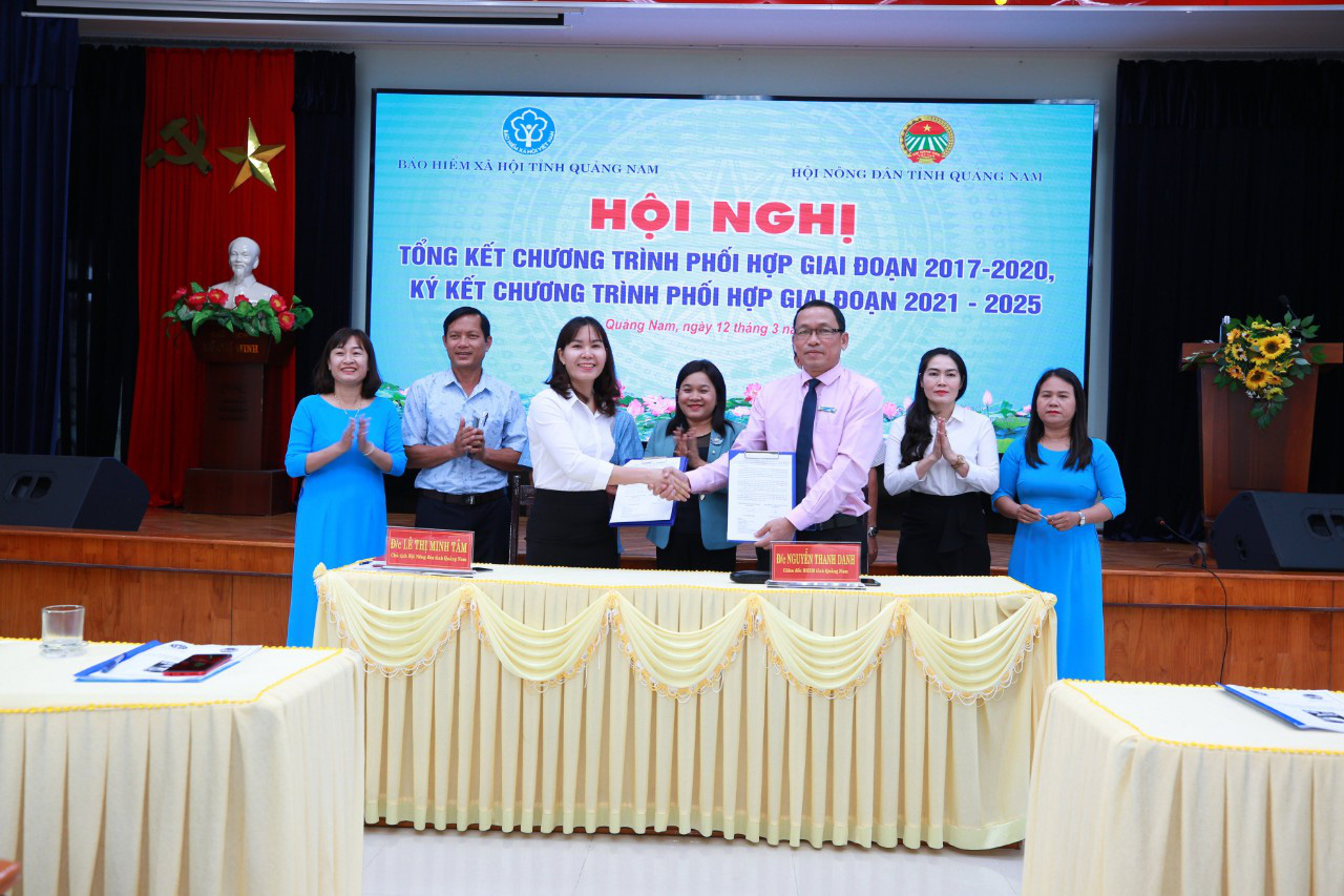 Quảng Nam: Bảo hiểm xã hội và Hội Nông dân tỉnh phối hợp triển khai BHXH, BHYT cho nông dân - Ảnh 5.