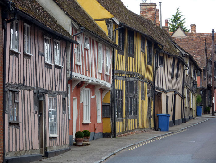 Lavenham - Làng cổ tuyệt đẹp có những ngôi nhà vặn xoắn kỳ lạ nhất thế giới - Ảnh 1.