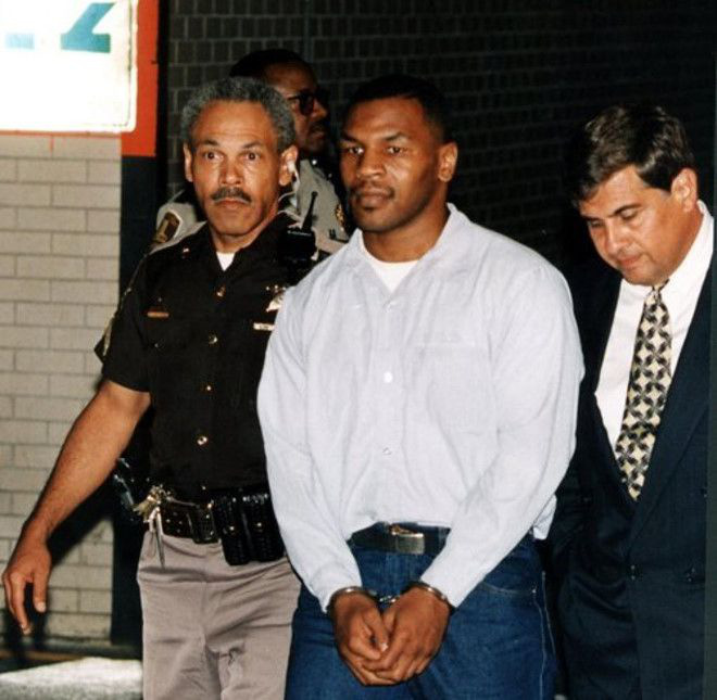 Mike Tyson bỏ 1 triệu USD thuê phù thủy, mong thoát án tù hiếp dâm - Ảnh 1.