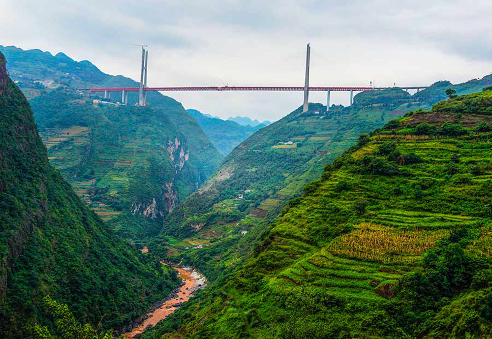Choáng ngợp vẻ đẹp của cây cầu cao nhất thế giới tại Trung Quốc - Ảnh 4.