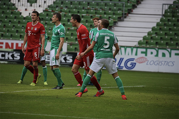 Bayern Munich vượt ải Bremen, HLV Flick tin Lewandowski sẽ đoạt Quả Bóng Vàng - Ảnh 1.