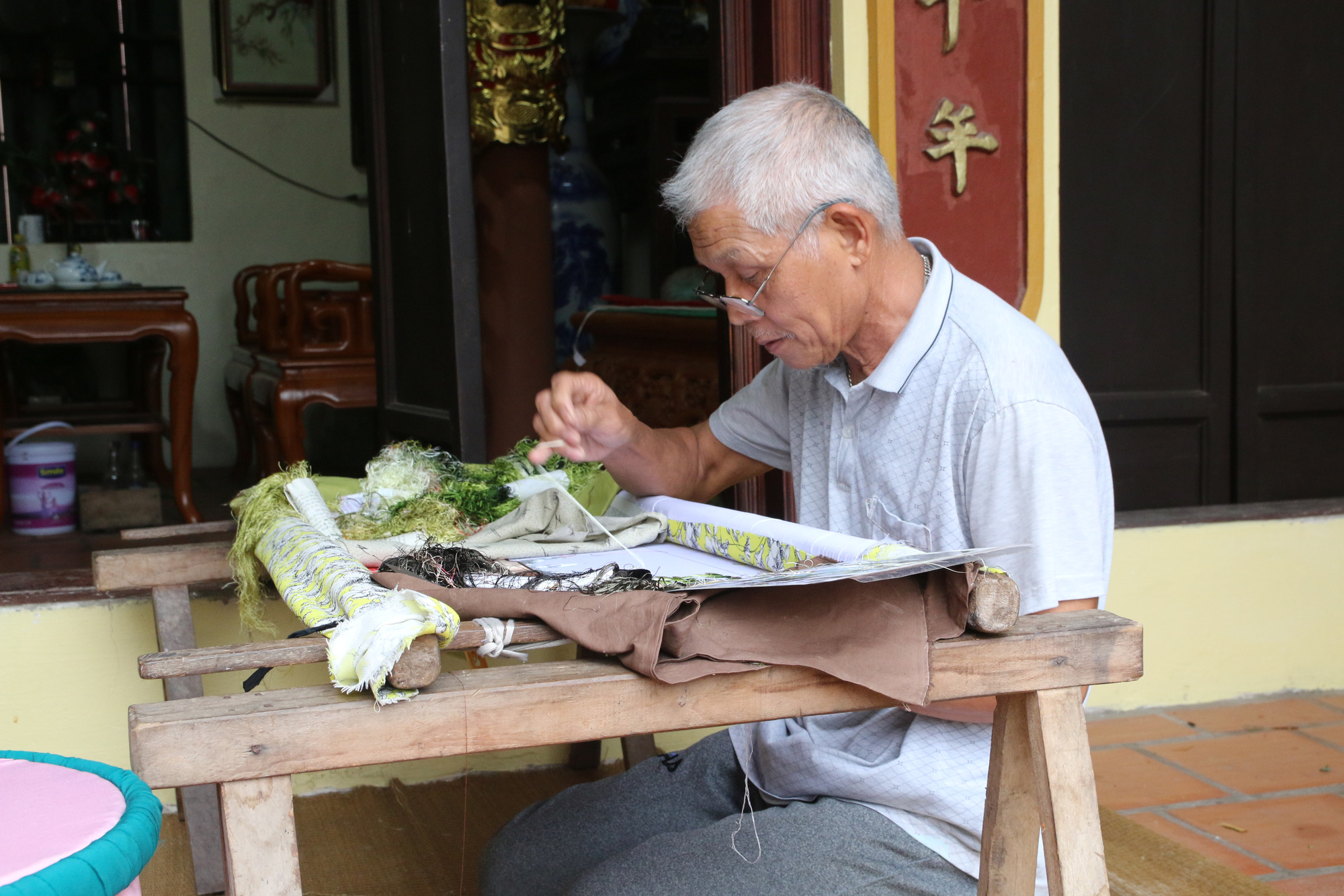 Về ngôi làng nổi tiếng nhờ se chỉ luồn kim gặp “cao nhân cuối cùng” - Ảnh 2.