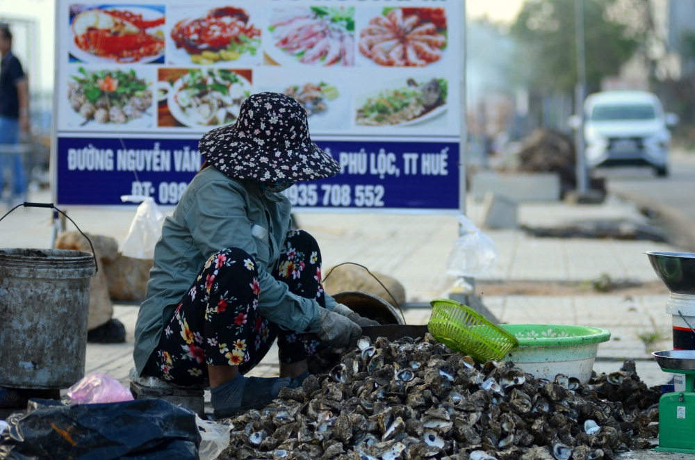 Huế: Đặc sản thần dược &quot;ông ăn bà mê mệt&quot; vào mùa bán chạy nhất - Ảnh 8.