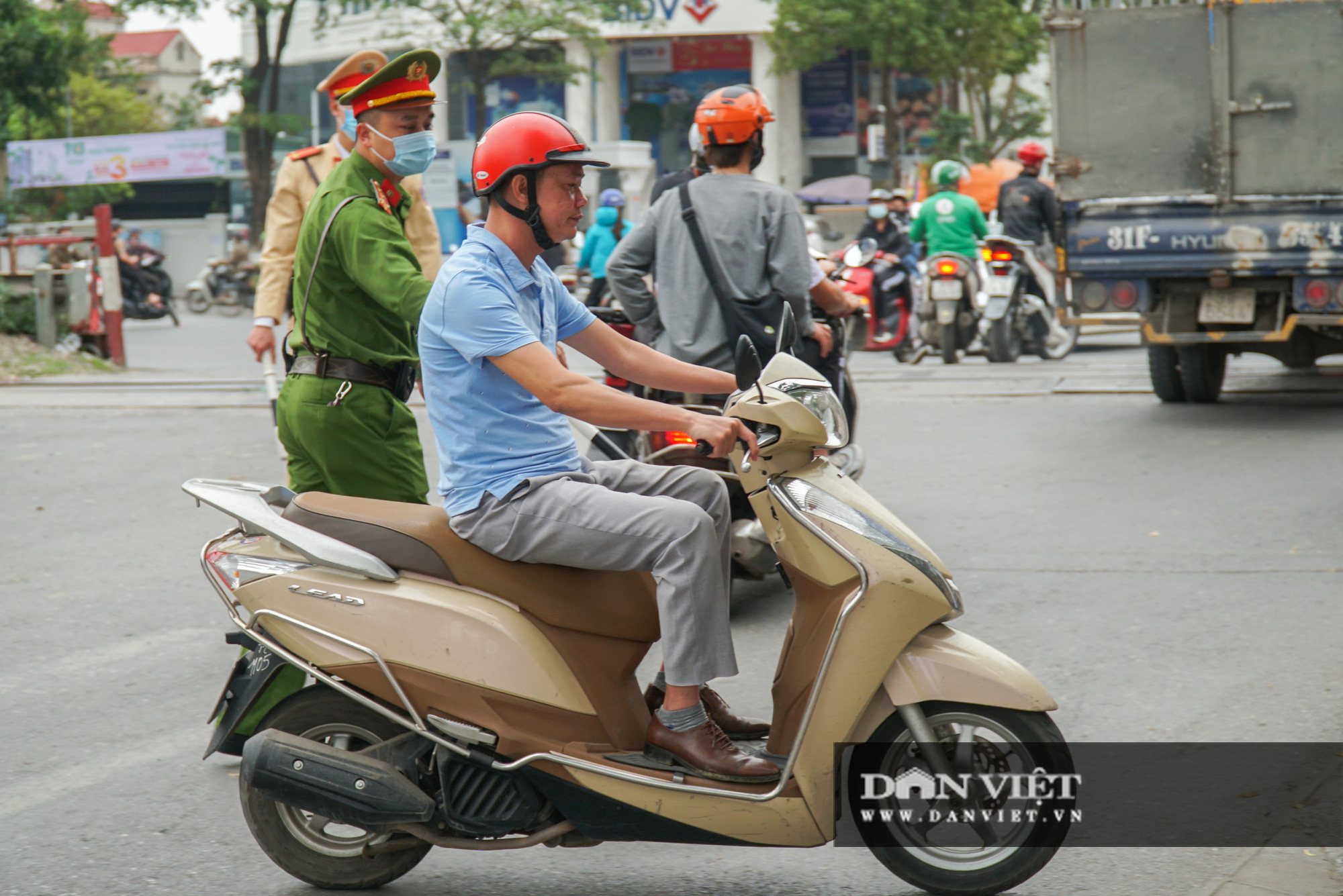 Đi ăn trưa với đồng nghiệp tài xế bị phạt tiền triệu vì vi phạm nồng độ - Ảnh 3.