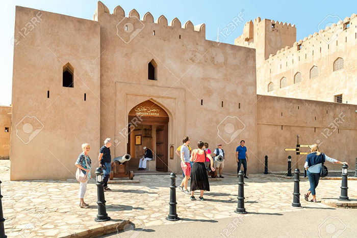 Điểm đến đặc sắc - “thị trấn phép thuật” diệu kỳ Bahla, Oman - Ảnh 2.