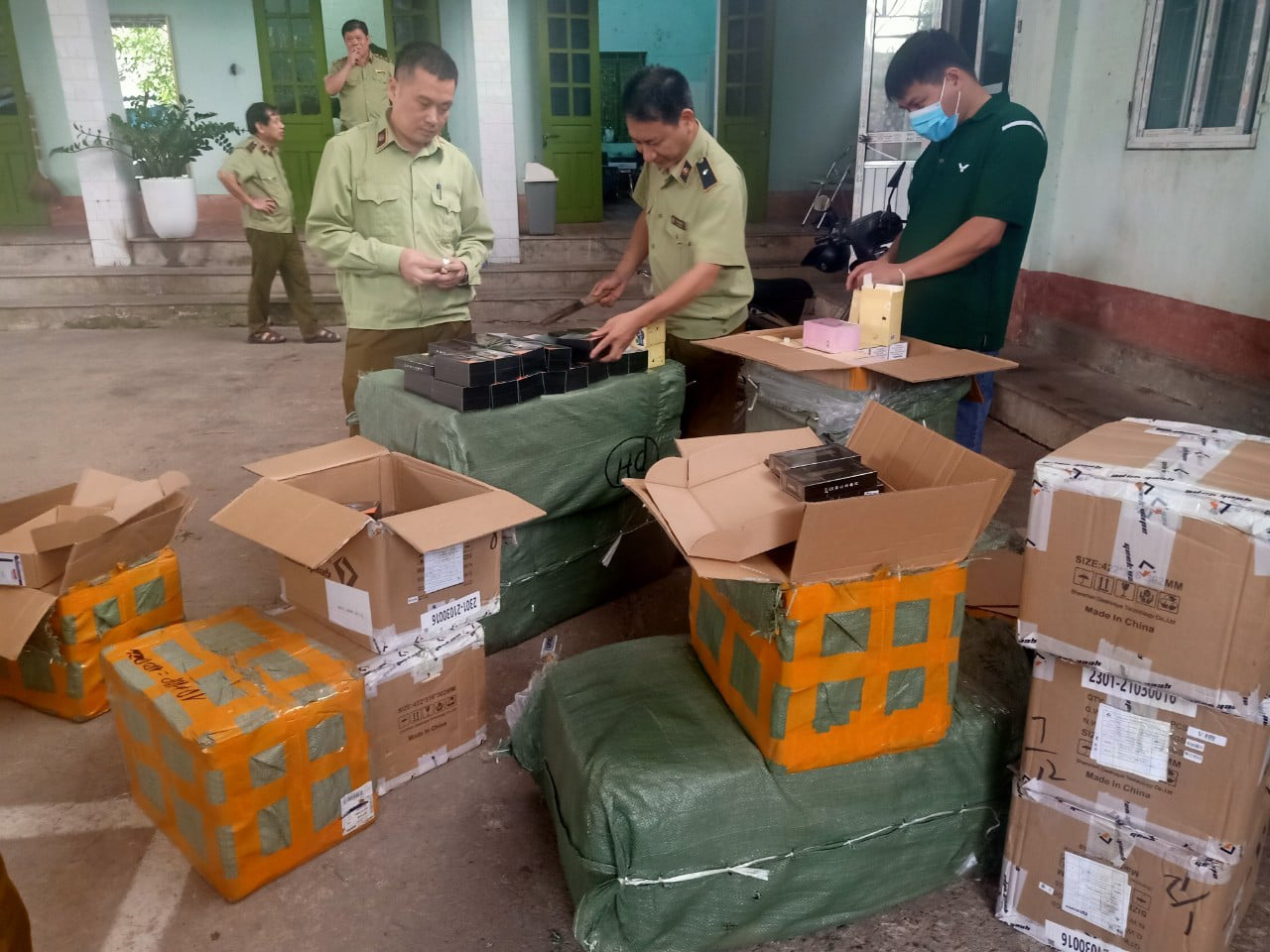 Lạng Sơn: Tạm giữ gần 7.000 sản phẩm thuốc lá điện tử nhập lậu - Ảnh 1.