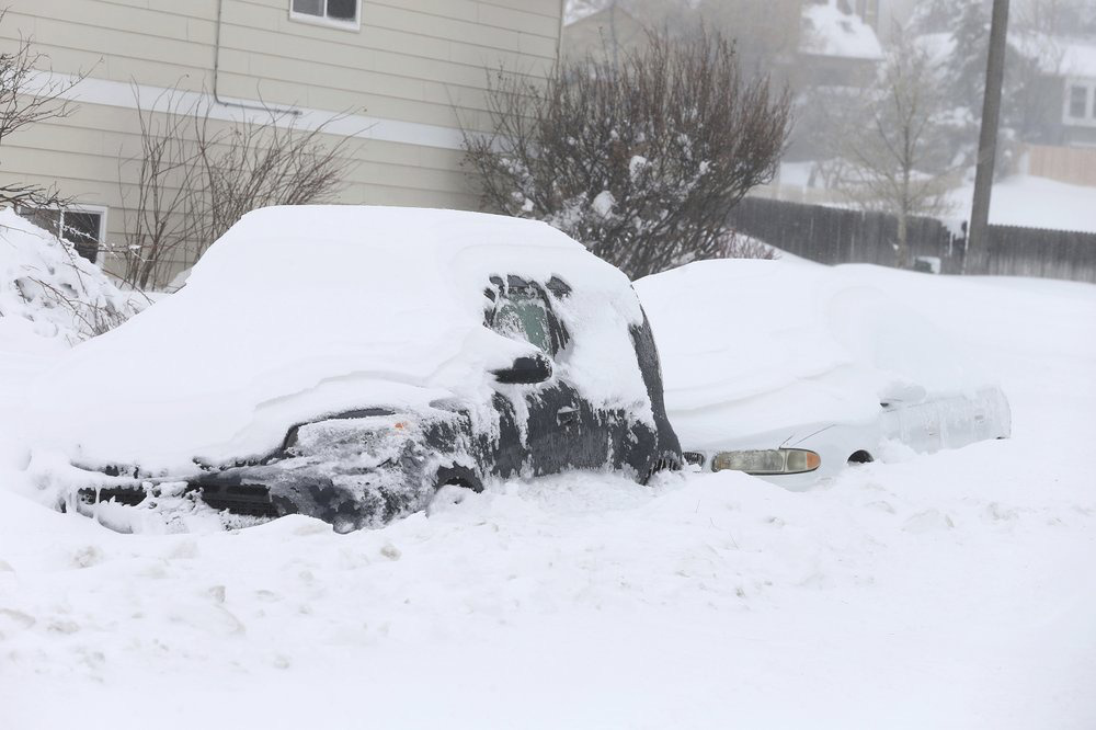 Một phần nước Mỹ lại tê liệt vì tuyết rơi, có nơi dày tới 61 cm - Ảnh 3.
