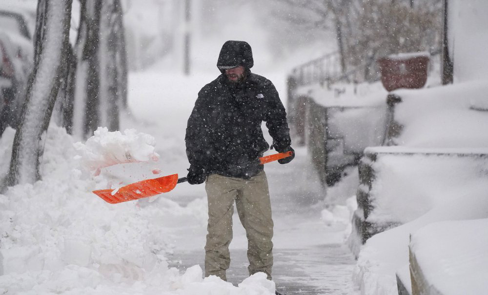 Một phần nước Mỹ lại tê liệt vì tuyết rơi, có nơi dày tới 61 cm - Ảnh 8.