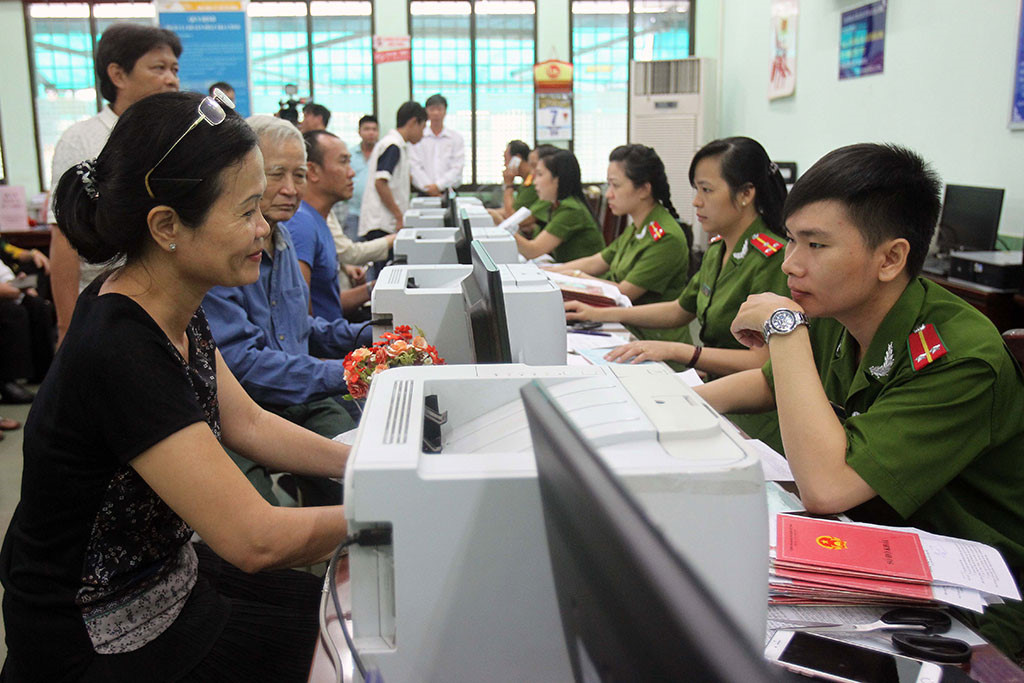 Người dân có quyền đánh giá mức độ hài lòng về giải quyết thủ tục hành chính của công an - Ảnh 2.