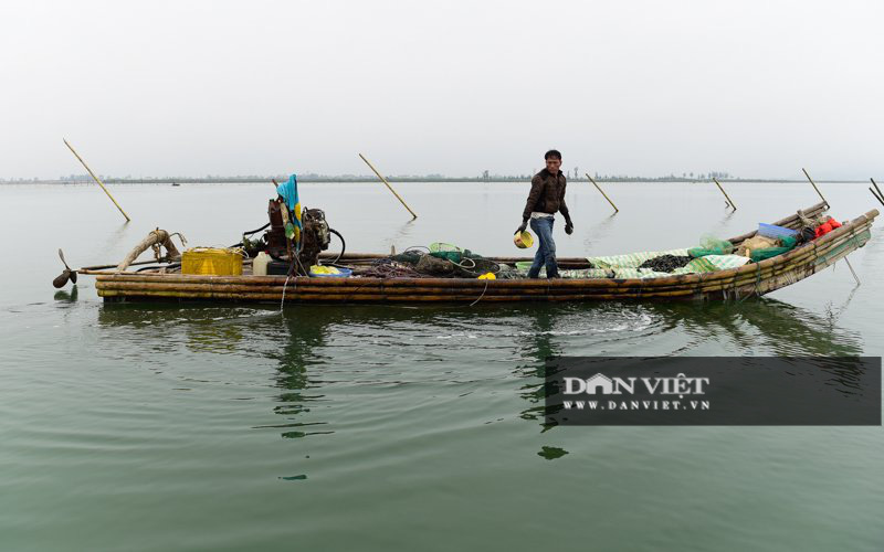 Kiếm tiền triệu mỗi ngày dưới đáy sông Yên - Ảnh 1.