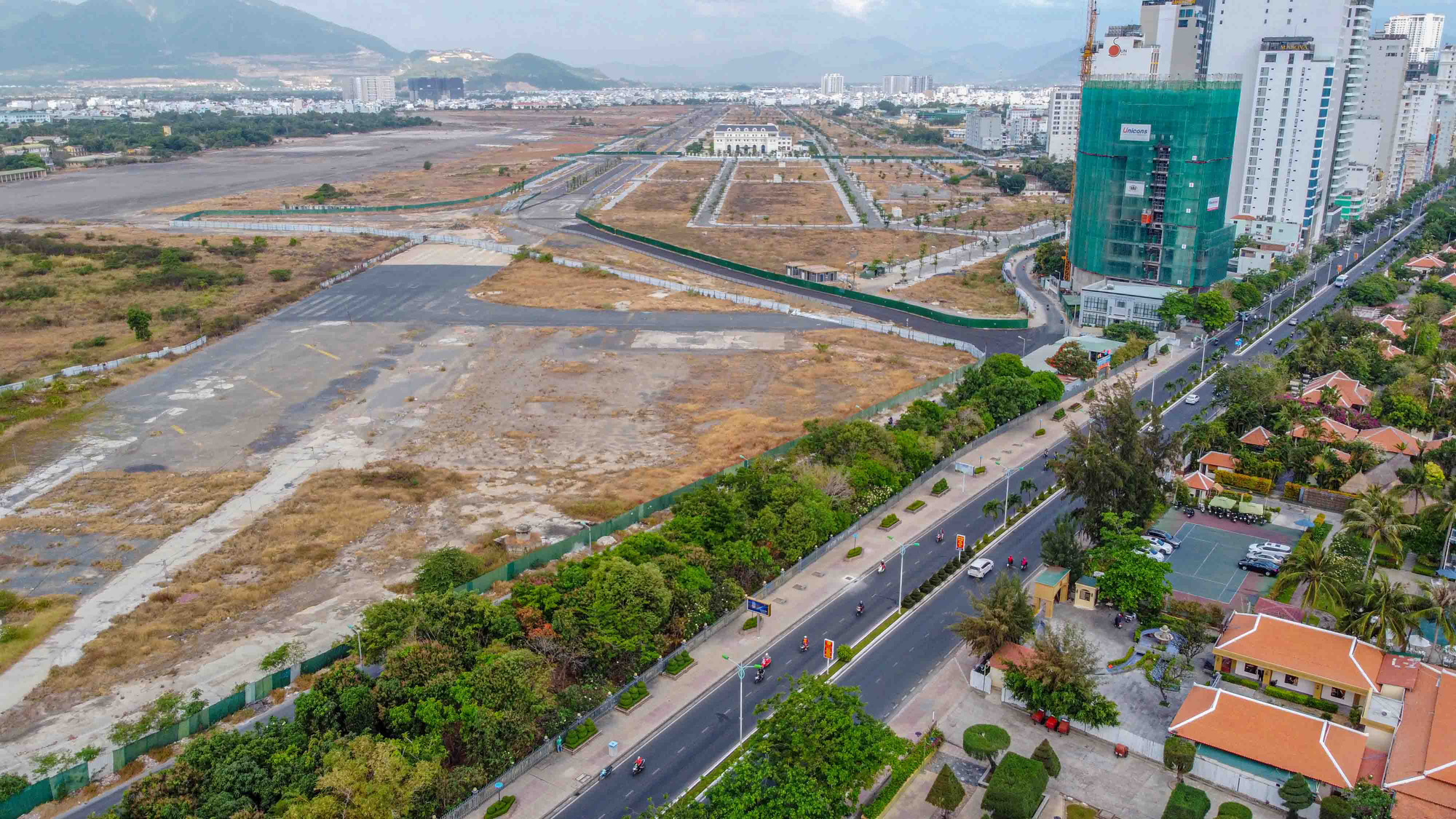 Toàn cảnh khu đất sân bay Nha Trang cũ chuẩn bị đấu giá - Ảnh 1.