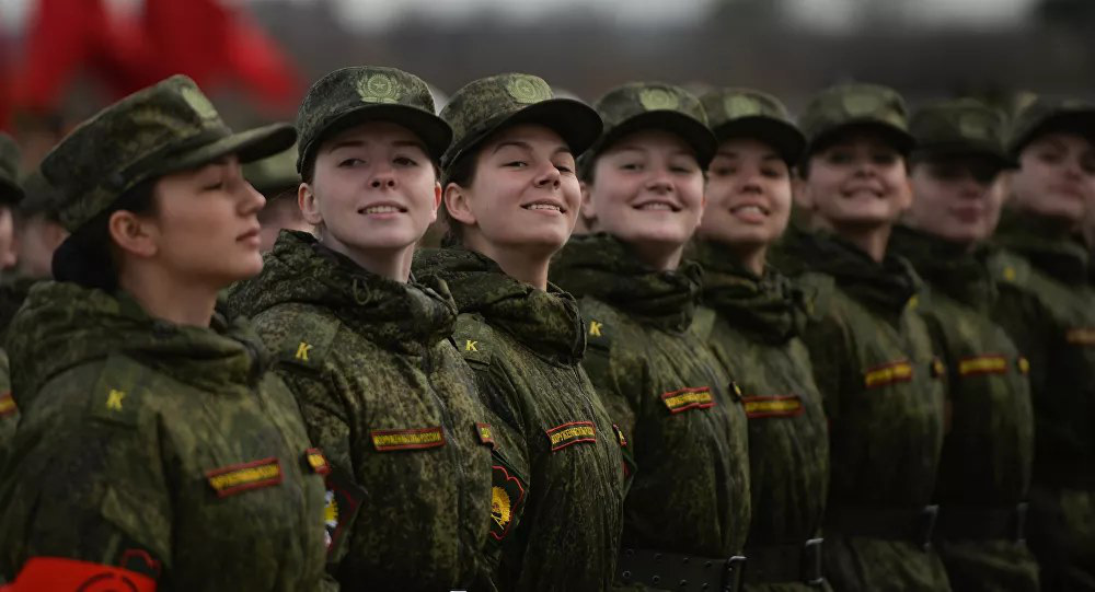 Lộ diện cô gái xinh đẹp nhất trong quân đội Nga - Ảnh 1.