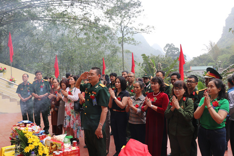 Ảnh: Các cựu chiến binh trong chiến tranh bảo vệ biên giới phía Bắc 1979 hội ngộ nơi ký ức đau thương - Ảnh 5.