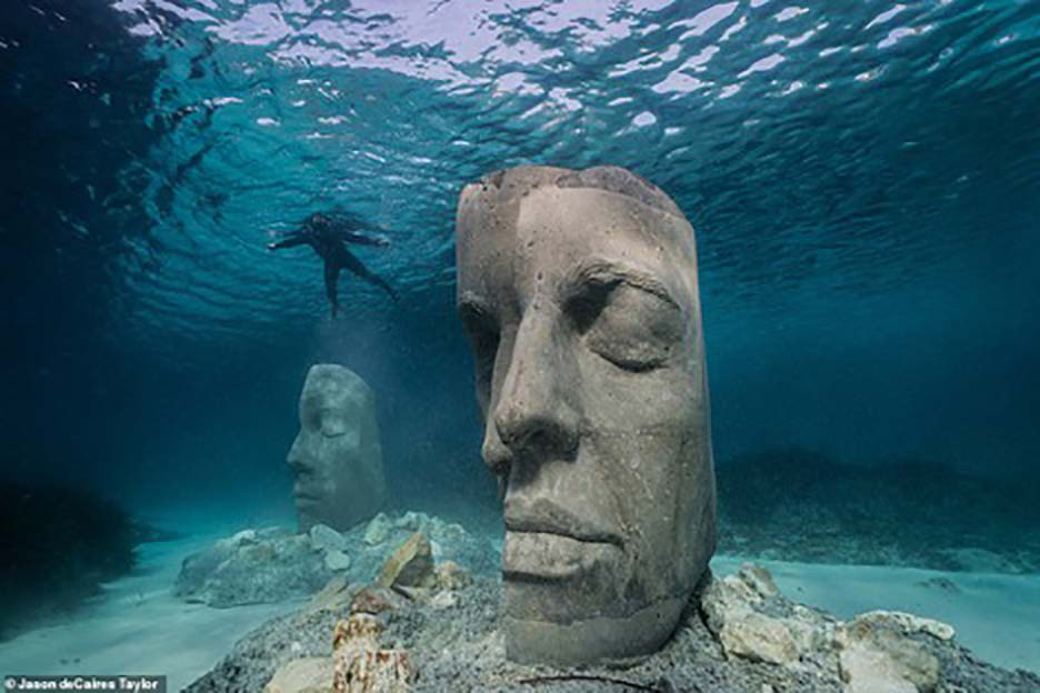 Độc đáo triển lãm dưới đại dương với tác phẩm điêu khắc nặng 10 tấn - Ảnh 1.