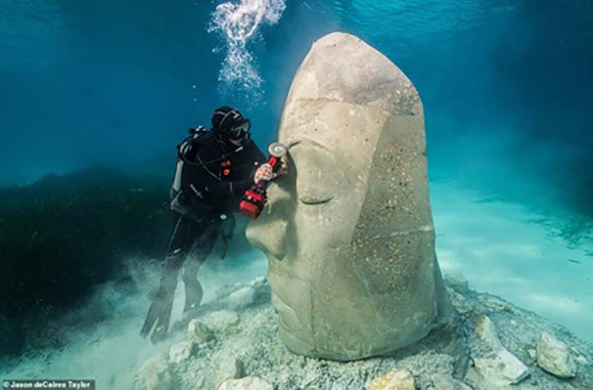 Độc đáo triển lãm dưới đại dương với tác phẩm điêu khắc nặng 10 tấn - Ảnh 2.