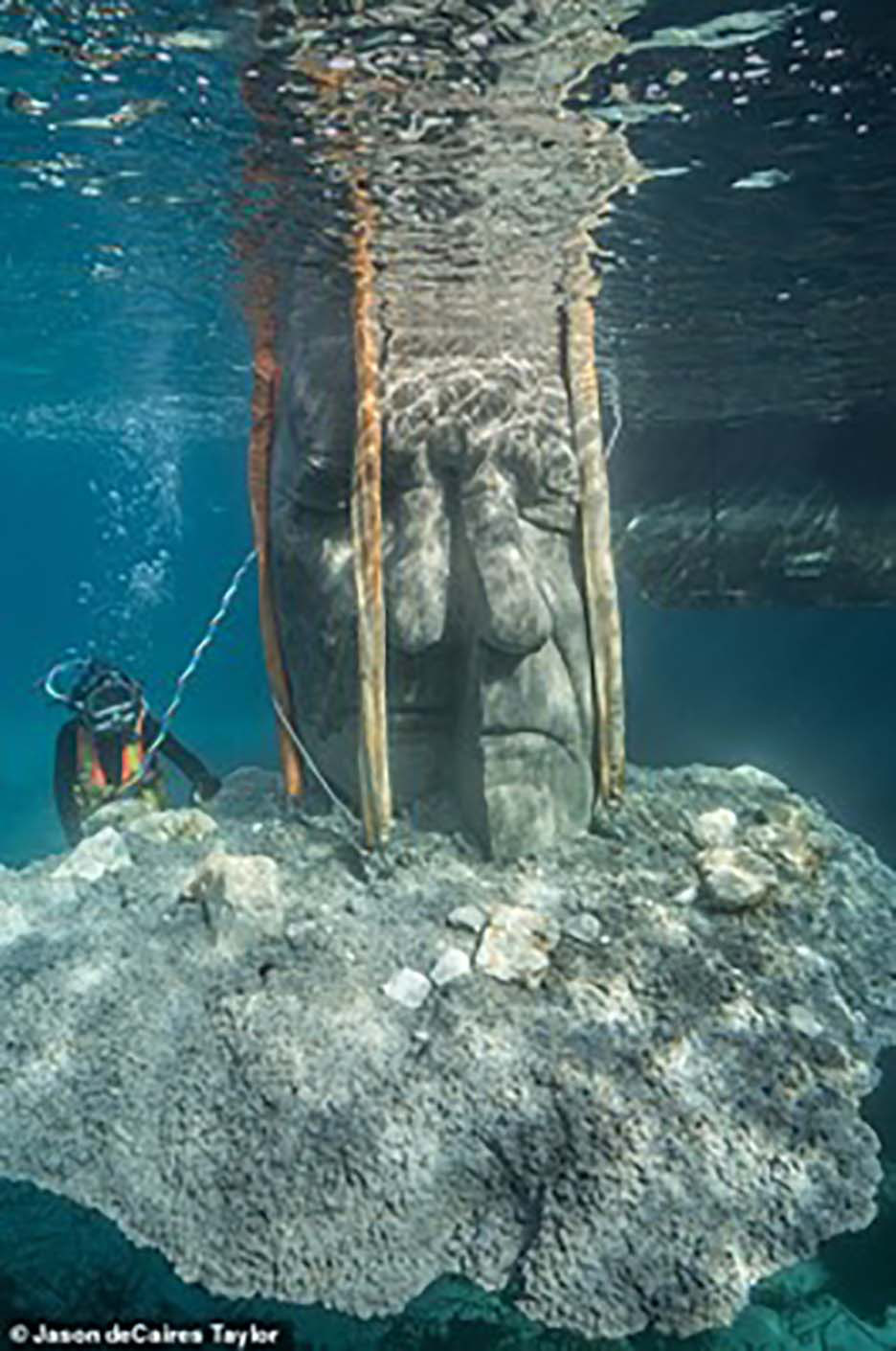 Độc đáo triển lãm dưới đại dương với tác phẩm điêu khắc nặng 10 tấn - Ảnh 4.