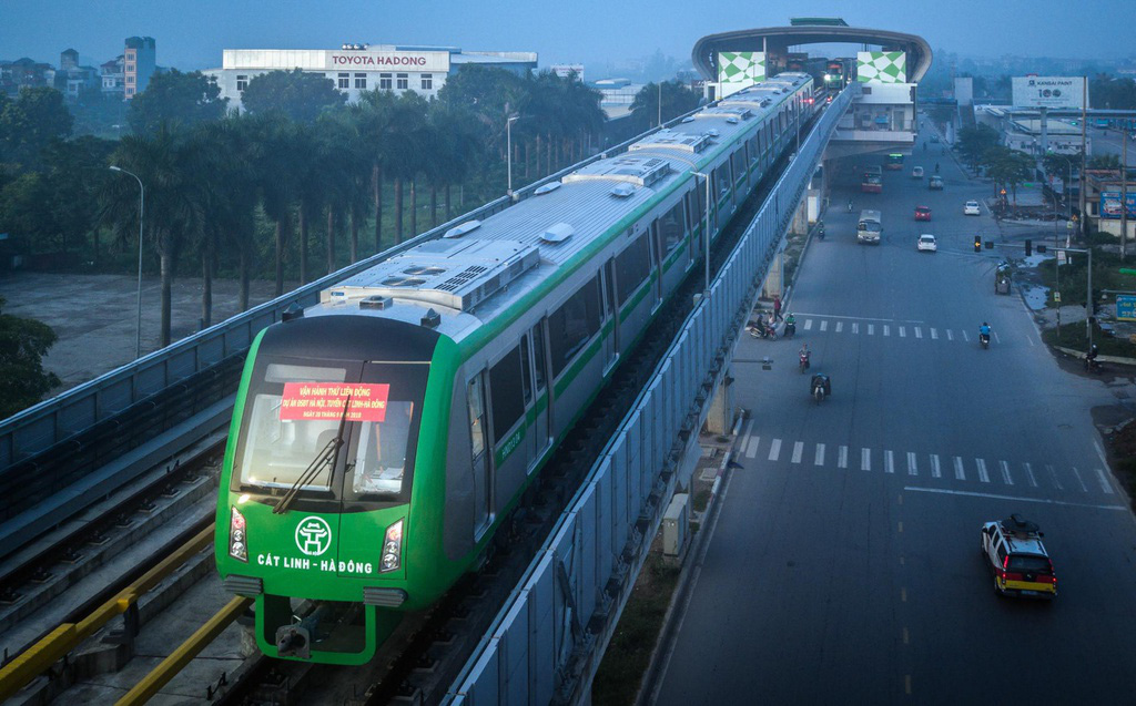 Clip: Phó chủ tịch Hà Nội trực tiếp đi thử tuyến Đường sắt đô thị Cát Linh – Hà Đông  - Ảnh 5.