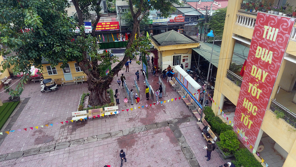 Sau kỳ nghỉ tết dài hơn 30 ngày, học sinh háo hức đi học trở lại - Ảnh 2.