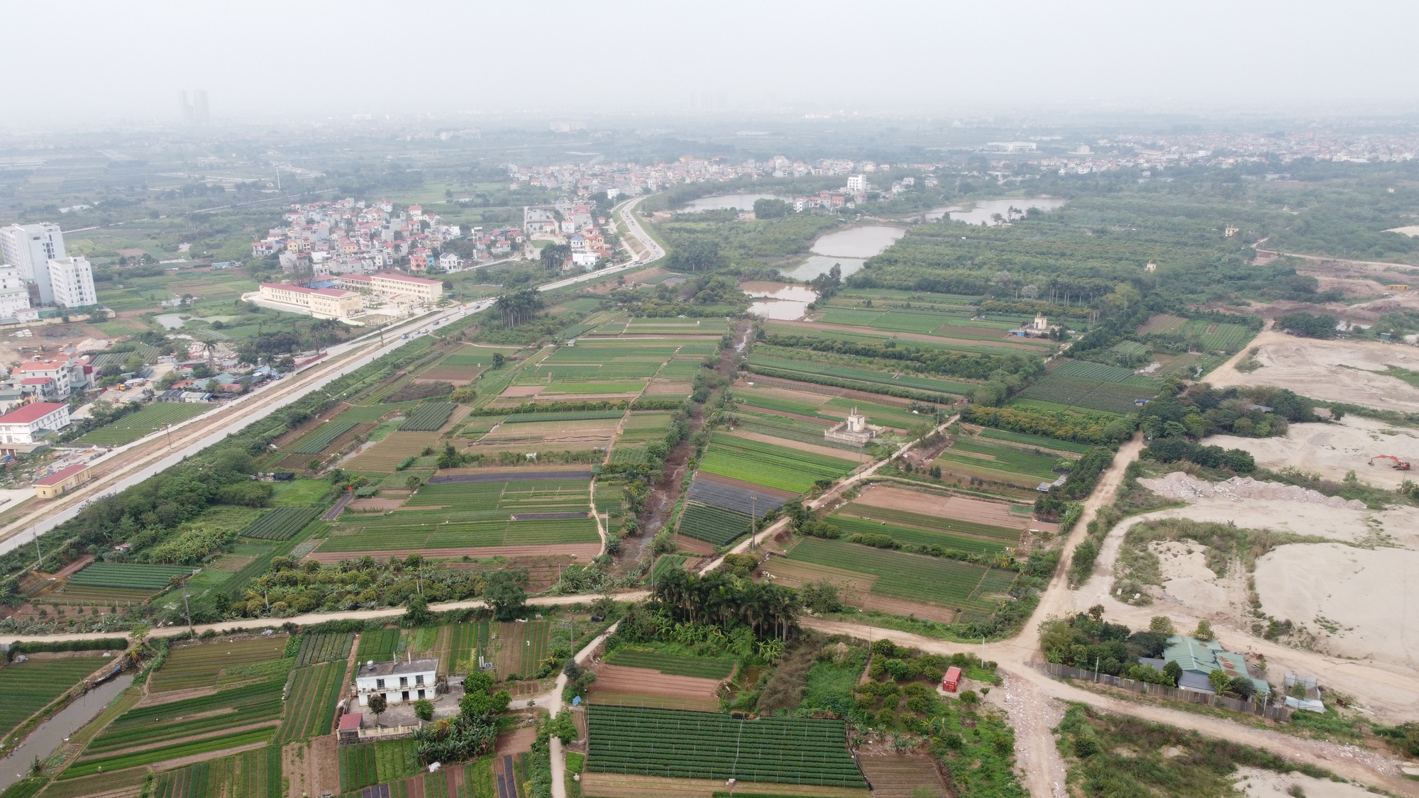 &quot;Nắn gân&quot; tình trạng giá đất &quot;tăng dựng đứng&quot; theo quy hoạch đô thị sông Hồng - Ảnh 5.