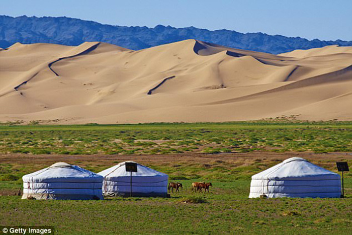 Đến Mông Cổ nghe “cồn cát hát” Khongoryn Els và ngắm cánh đồng băng ở thung lũng Yolin Am - Ảnh 1.