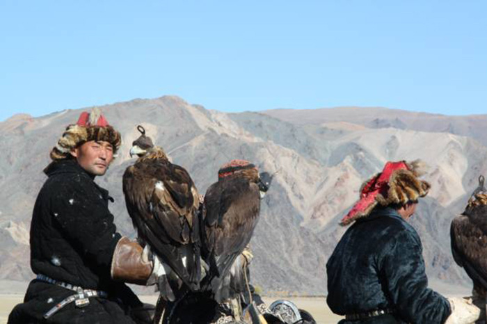 Đến Mông Cổ nghe “cồn cát hát” Khongoryn Els và ngắm cánh đồng băng ở thung lũng Yolin Am - Ảnh 7.