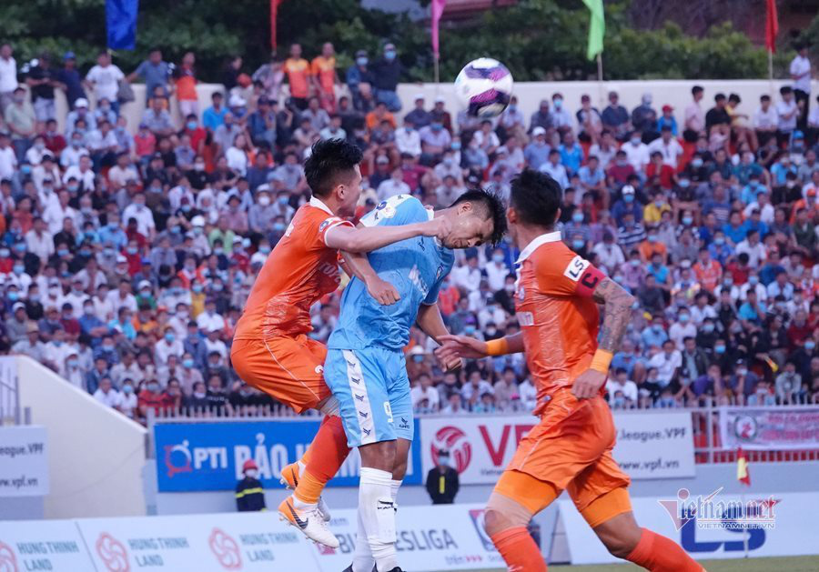 Tin sáng (21/3): HLV Park Hang-seo &quot;ngồi trên lửa&quot; vì Tiến Linh, Đức Chinh - Ảnh 1.