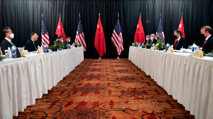 Cuộc gặp đầu tiên ở vùng lạnh giá Alaska báo hiệu quan hệ Mỹ Trung khó êm ả - Ảnh 1.