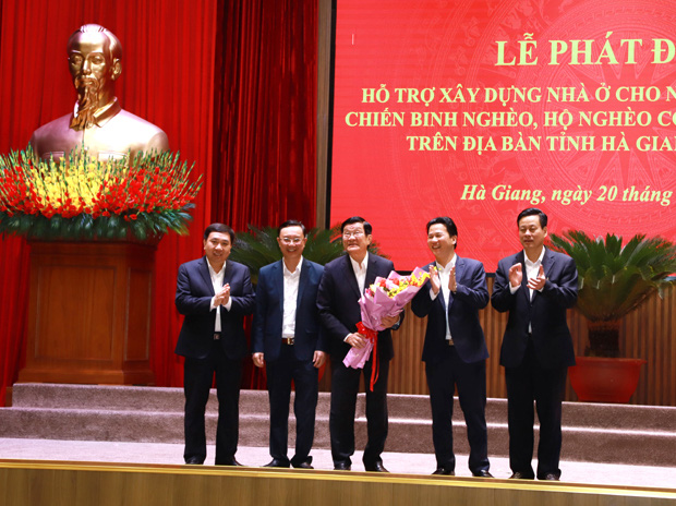 Hà Giang: Hơn 100 doanh nghiệp dự lễ phát động hỗ trợ xây dựng nhà ở cho hộ khó khăn, cựu chiến binh nghèo - Ảnh 2.